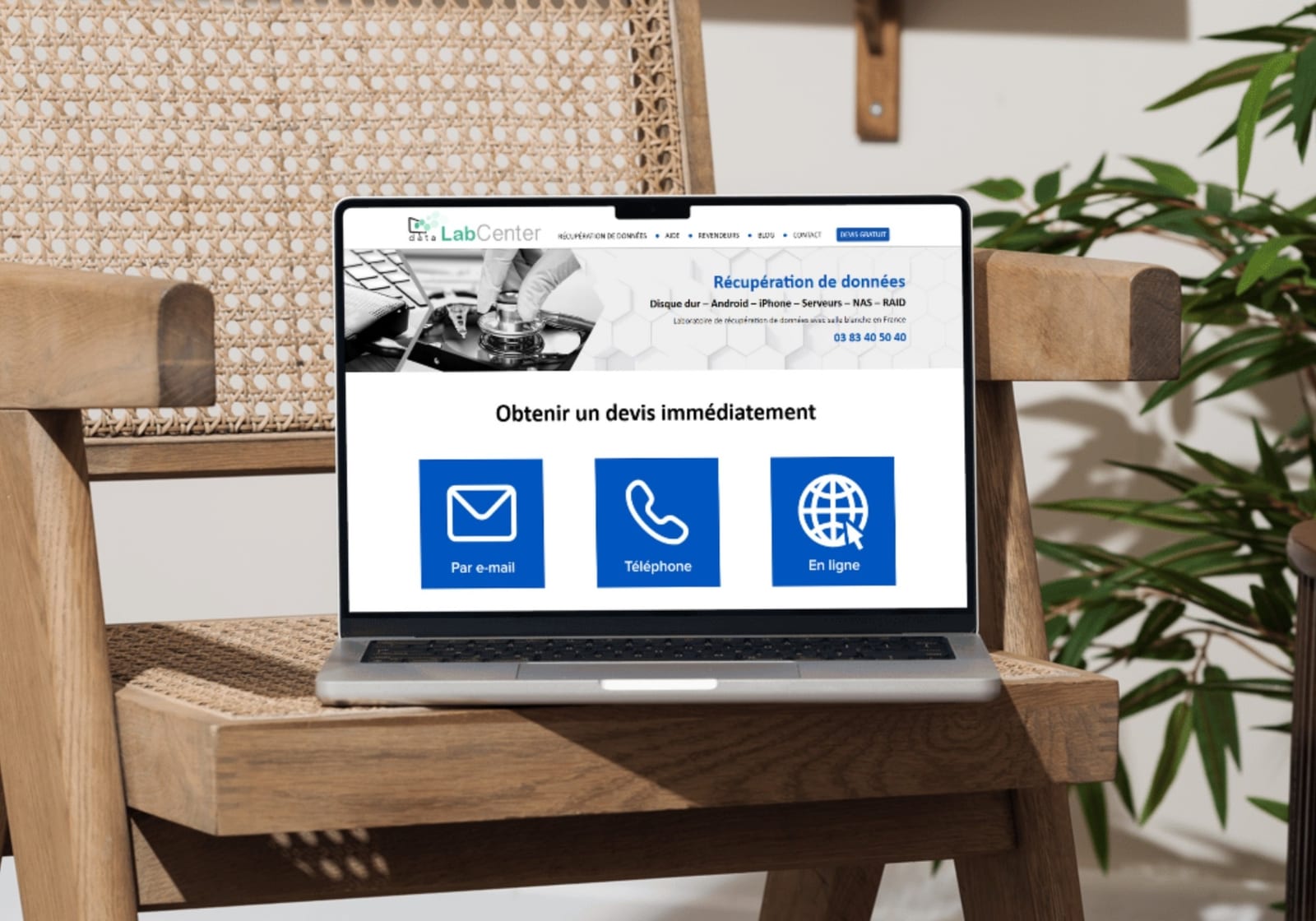 Aperçu du site Data Labcenter affiché sur un écran